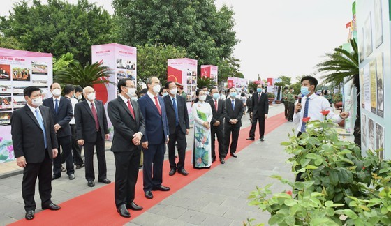 HCMC leaders remember President Ho Chi Minh's national salvation journey ảnh 3