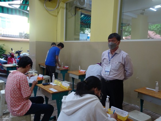 Over 95 pct of HCMC's students tested for Covid-19 before national examination ảnh 2