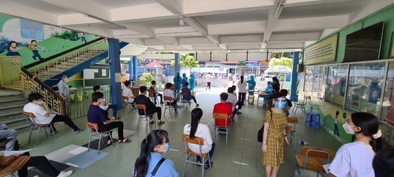 Over 95 pct of HCMC's students tested for Covid-19 before national examination ảnh 3