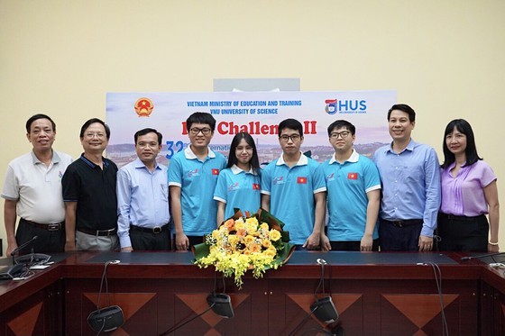 Ministry honors students with best academic performance at int'l Olympiads ảnh 2