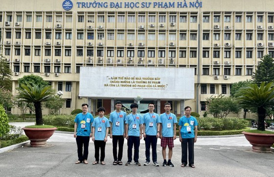 Ministry honors students with best academic performance at int'l Olympiads ảnh 4