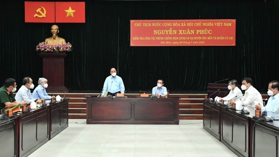 State President visits pandemic-stricken HCMC ảnh 1