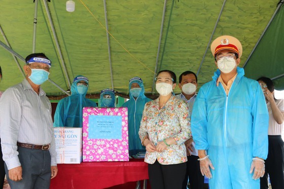 HCMC's leaders praises local community- based monitoring model amidst pandemic ảnh 7