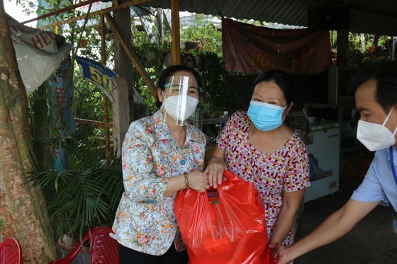 HCMC's leaders praises local community- based monitoring model amidst pandemic ảnh 9