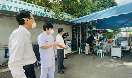 HCMC greatly appreciates frontline workers’ dedication ảnh 4