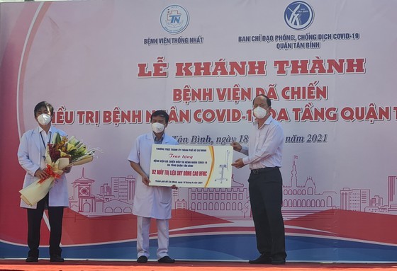 More Covid-19 treatment field hospital comes into operation in Tan Binh District ảnh 1