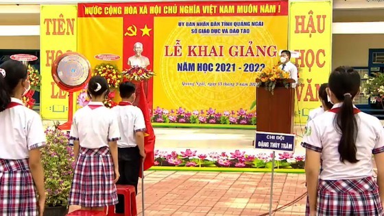 New academic year in full distance learning begins across country amid pandemic ảnh 14
