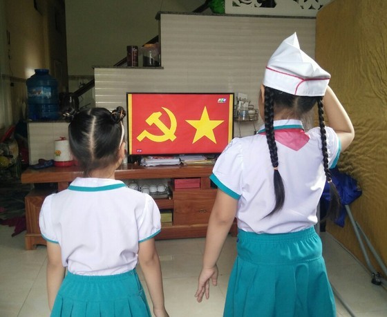 New academic year in full distance learning begins across country amid pandemic ảnh 16