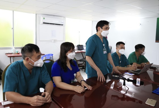 HCMC’s leaders extend gratitude to frontline healthcare workers ảnh 11