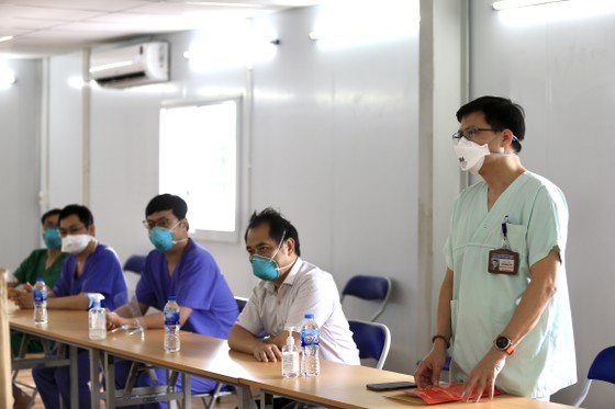 HCMC’s leaders extend gratitude to frontline healthcare workers ảnh 13