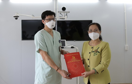 HCMC’s leaders extend gratitude to frontline healthcare workers ảnh 15