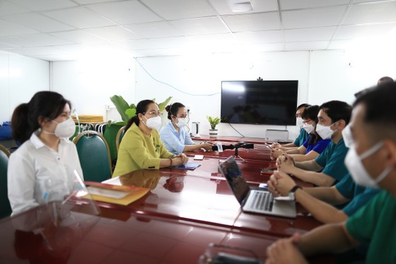 HCMC’s leaders extend gratitude to frontline healthcare workers ảnh 7