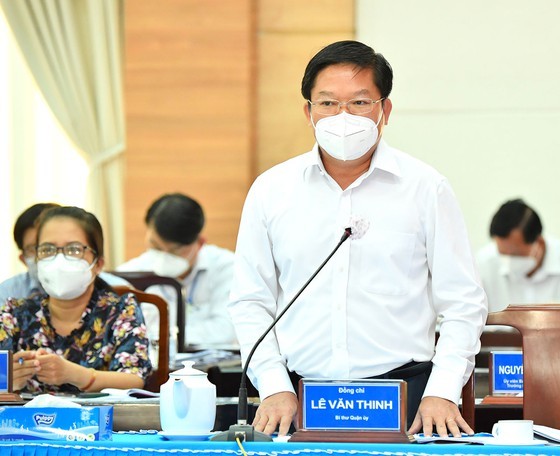 Vaccine is top factor for reopening plan: HCMC Party Chief ảnh 4