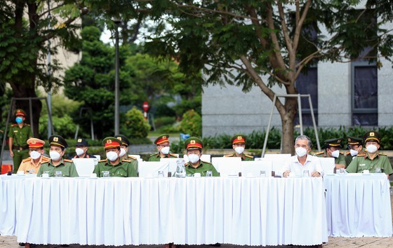 HCMC police launch campaign against criminals after restriction ease ảnh 1