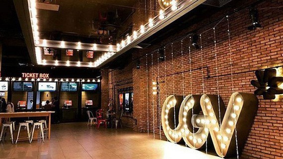 First cinemas reopen after months of lockdown closure ảnh 1