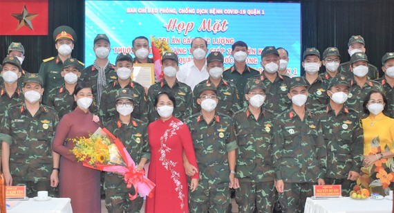 HCMC’s District 1 lauds soldiers in frontline of Covid-19 fight ảnh 1