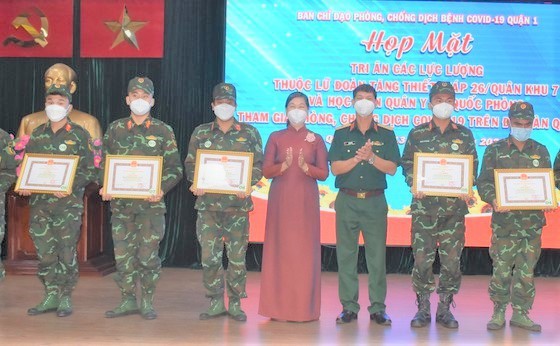 HCMC’s District 1 lauds soldiers in frontline of Covid-19 fight ảnh 4