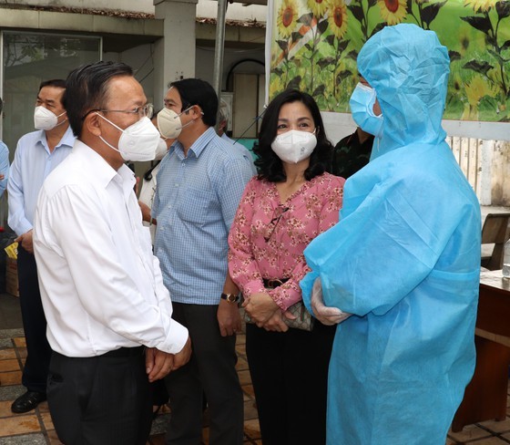 HCMC's organizations support frontline forces in Covid fights ảnh 3