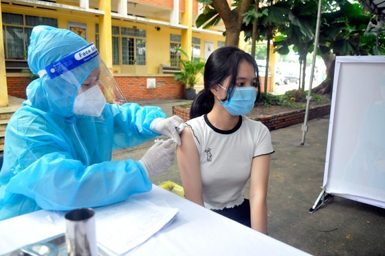 First students of Cu Chi District get vaccinated against Covid-19 ảnh 4
