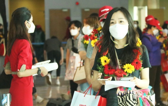 Phu Quoc welcomes first international tourists after reopening ảnh 1
