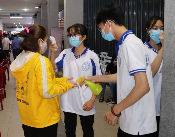 Young people in HCMC volunteer to donate blood ảnh 1