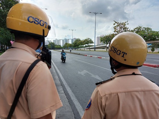 HCMC traffic police launch inspection campaign to crack down violations ảnh 1