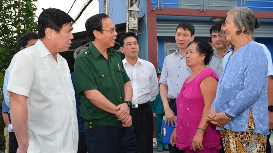 Anti-flood projects should be carried out synchronously: HCMC Party Chief ảnh 1
