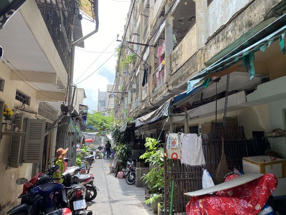 Lack of legal corridor results in stagnant renovation of old apartments ảnh 1