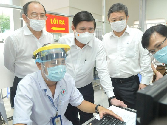 HCMC determined to prevent Covid-19 spread in medical facilities ảnh 1