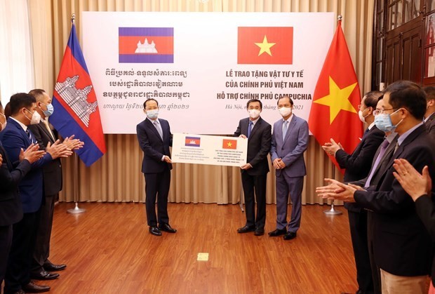Vietnam offers medical supplies to Cambodia amid COVID-19 ảnh 1