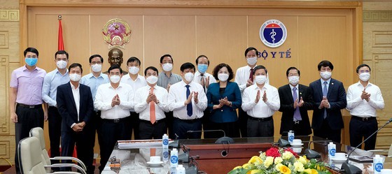 Health Ministry receives support of nearly US$7 million, 4 million doses of Covid-19 ảnh 1