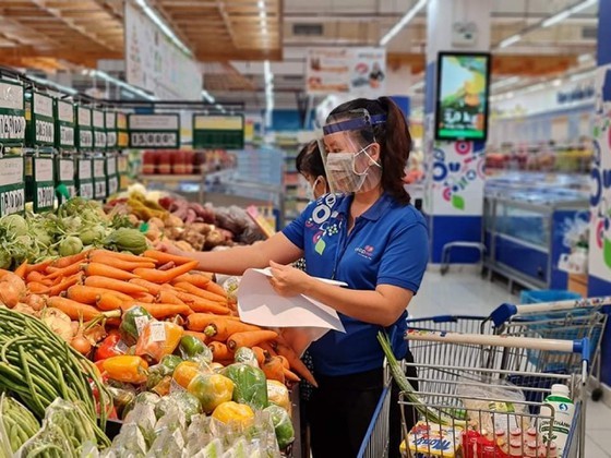 Supermarkets report dramatic increase in online orders these days ảnh 1