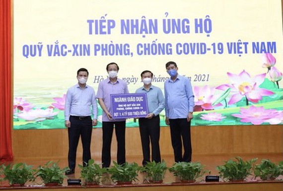 Education sector donates US$196,396 for vaccine fund ảnh 1