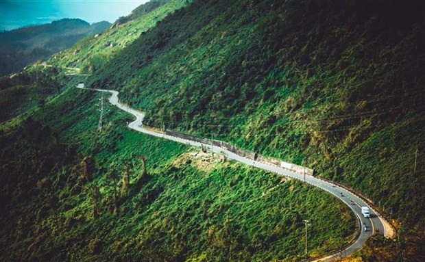 Hai Van pass, the best coast road in central Vietnam ảnh 1