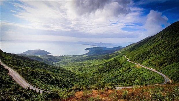 Hai Van pass, the best coast road in central Vietnam ảnh 4