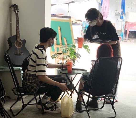 Restaurants in HCMC struggle to find staff ảnh 1