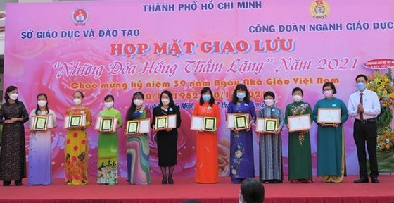 HCMC honors 73 teachers teaching students with disabilities ảnh 1