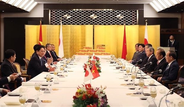 Prime Minister meets with former Japanese PM, head of parliamentary friendship alliance ảnh 1