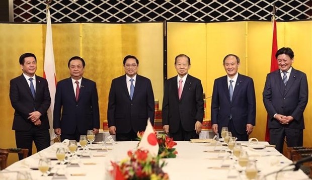Prime Minister meets with former Japanese PM, head of parliamentary friendship alliance ảnh 2