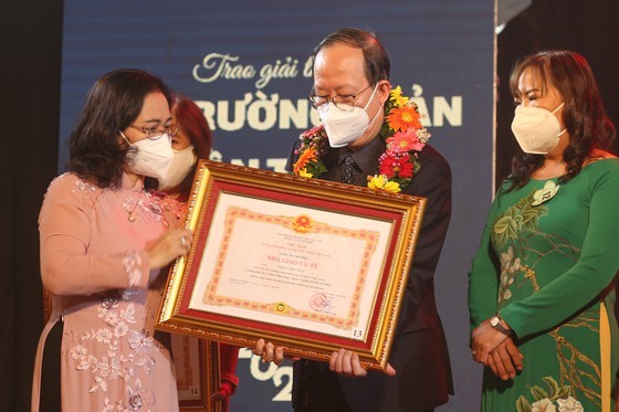 Outstanding teachers extolled at Vo Truong Toan award ceremony ảnh 3