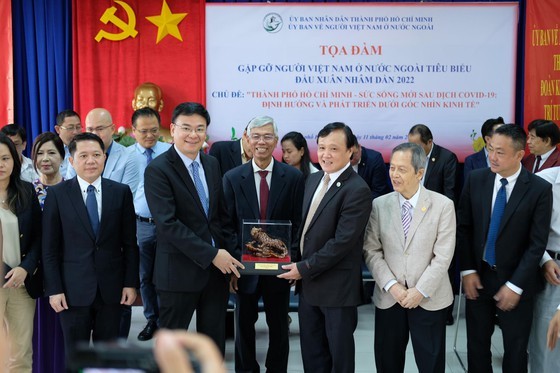 Ministries connect with overseas Vietnamese to promote investment in agriculture ảnh 1