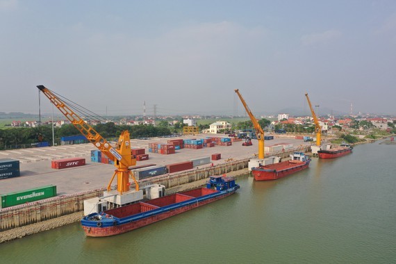 Ministry announces list of 10 inland ports in Vietnam ảnh 1