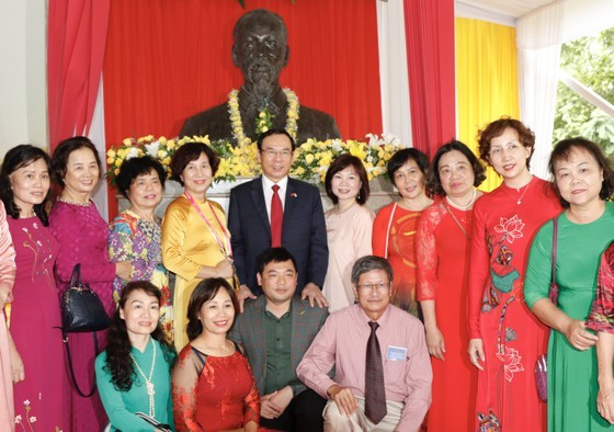 HCMC Secretary attends inauguration ceremony of Uncle Ho statue in New Delhi ảnh 4