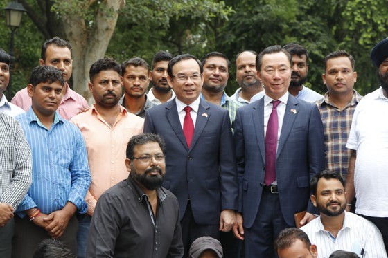 HCMC Secretary attends inauguration ceremony of Uncle Ho statue in New Delhi ảnh 5