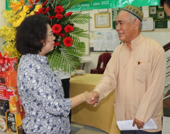 Chairwoman congratulates Muslim community on Raya Idil Adha ảnh 2
