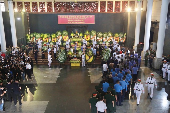 Funeral for three firefighters who die on duty in Hanoi ảnh 4