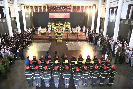 Funeral for three firefighters who die on duty in Hanoi ảnh 5