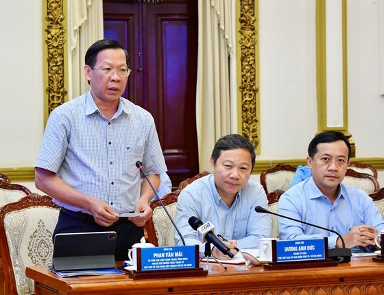 Deputy PM suggests HCMC spend city's budget buying 70 percent of textbooks ảnh 4