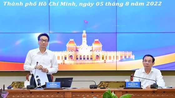 Deputy PM suggests HCMC spend city's budget buying 70 percent of textbooks ảnh 1