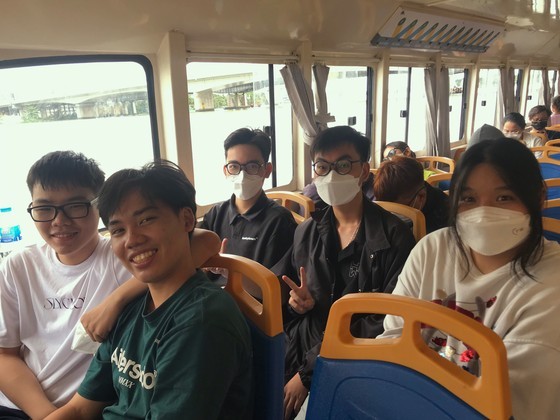 People interested in taking cruise through Saigon by waterbus ảnh 1